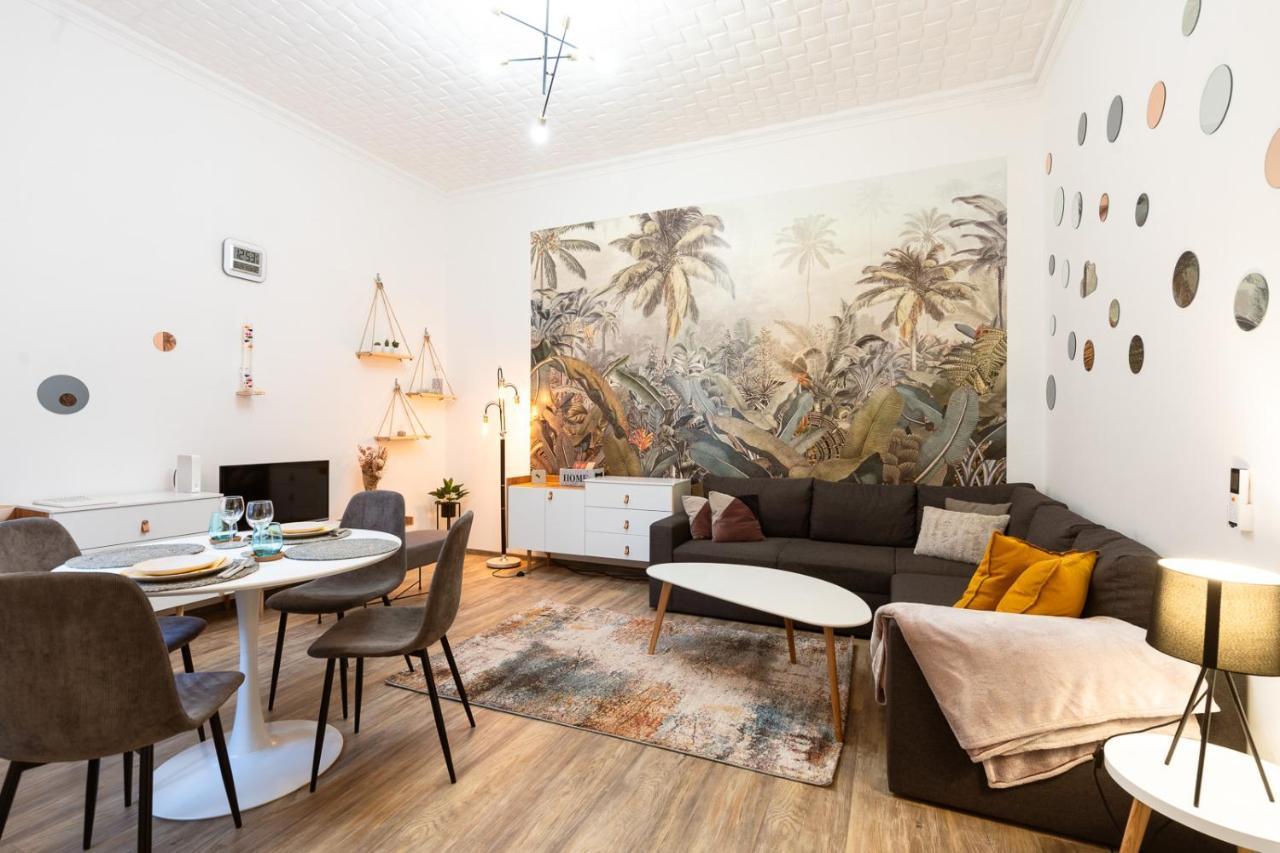Stylish Modern Apartment Next To New York Cafe Budapest Bagian luar foto